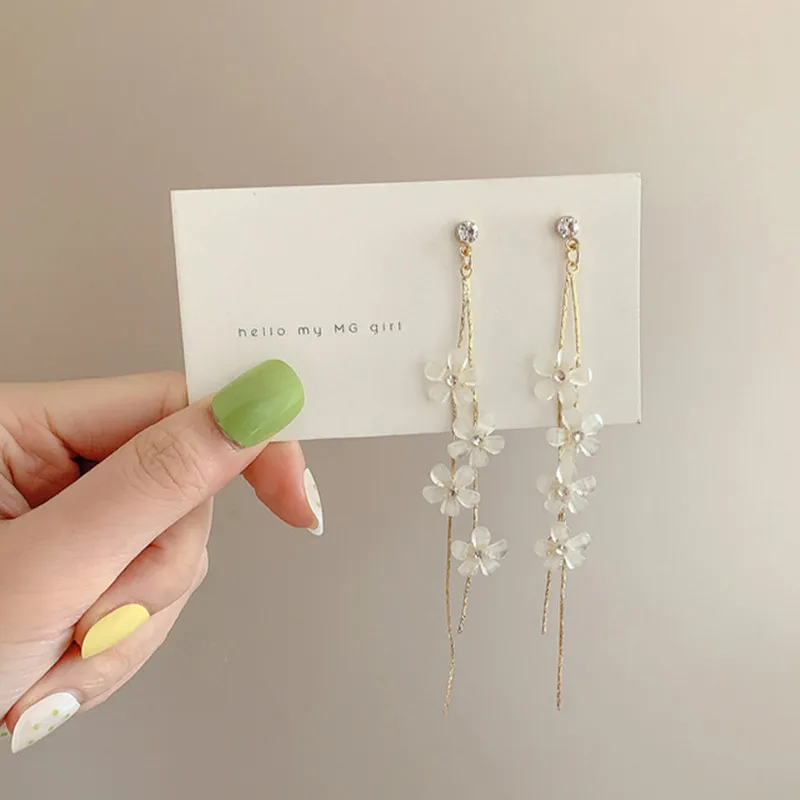 Fashion Long Tassel Petal Ear Clips Earrings No Hole Simple Long White Flower Clip on Earrings Without Piercing for Wedding