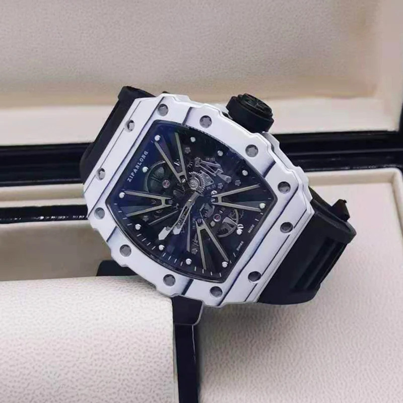 Рисунок 5 - Мужские наручные часы с квадратным большим циферблатом