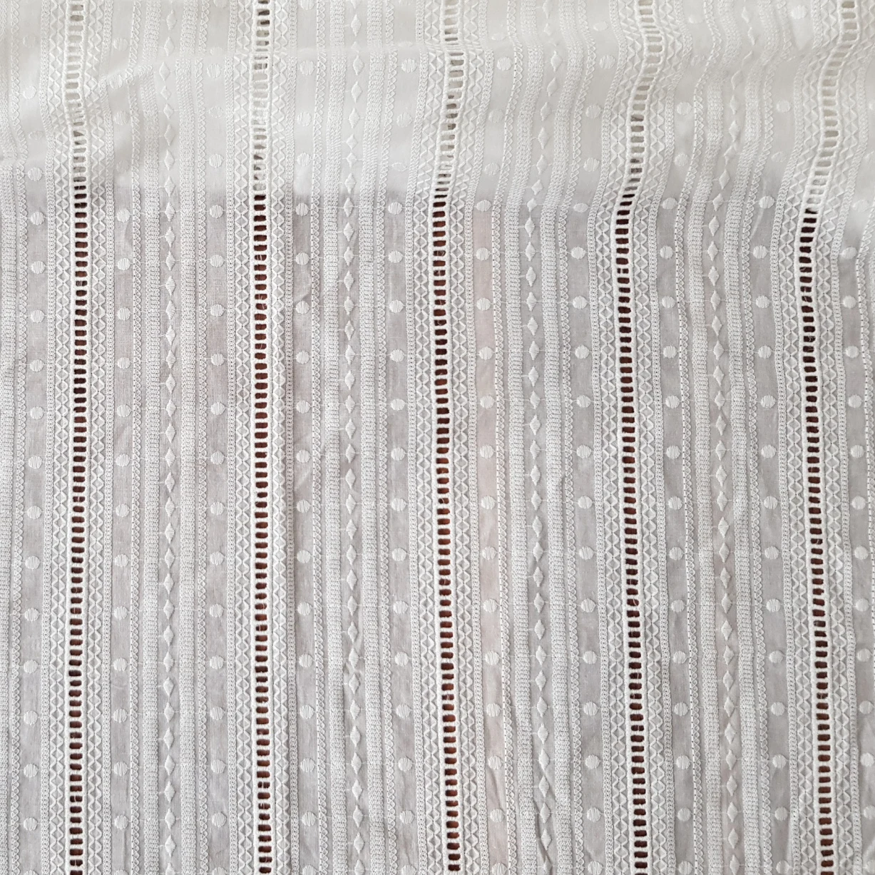 Белая хлопчатобумажная ткань для двора/метр полосатая вышитая с отверстиями