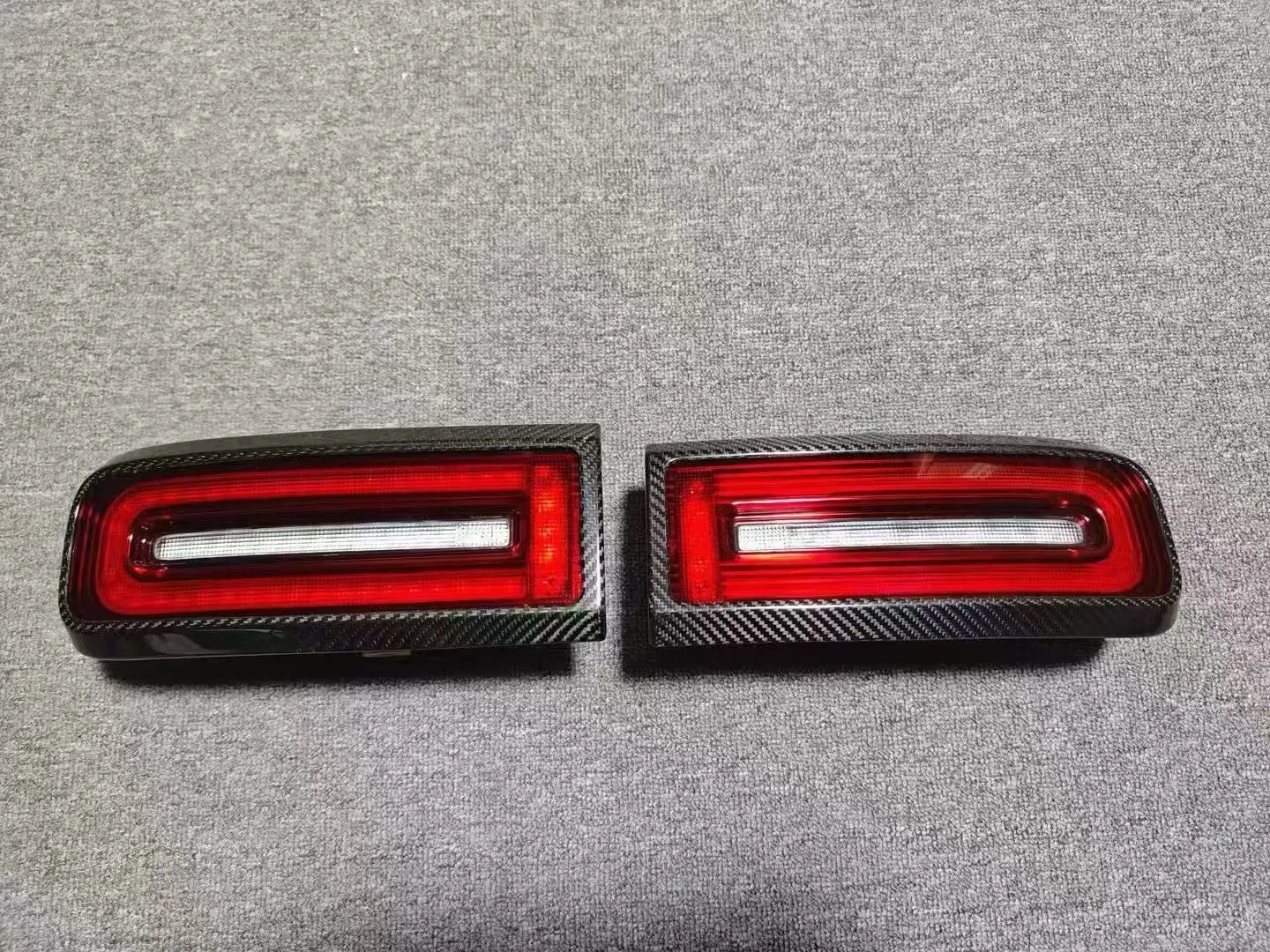 Фото Накладки на задние фонари из карбона для Mercedes-Benz G-класса W464 W463A W465 G500 G63 G550 G450d 2019-2026 годов, боковые декоративные накладки для G-Wagon №5