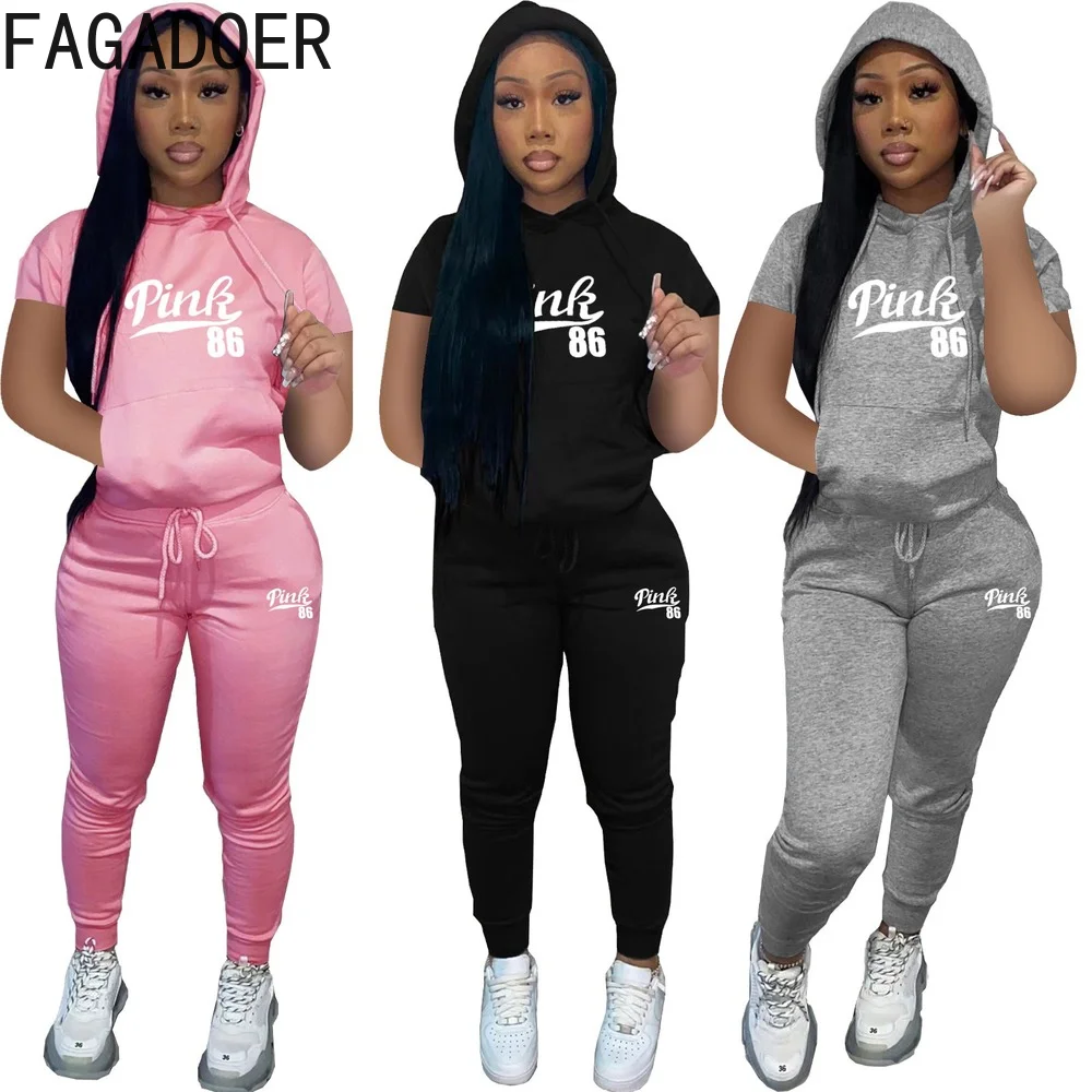 

Женский спортивный костюм из двух предметов, с коротким рукавом и надписью