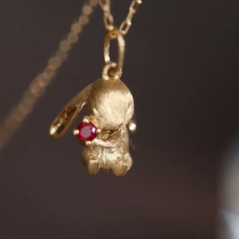 Комплект бижутерии из колье серёг и браслета в виде кролика