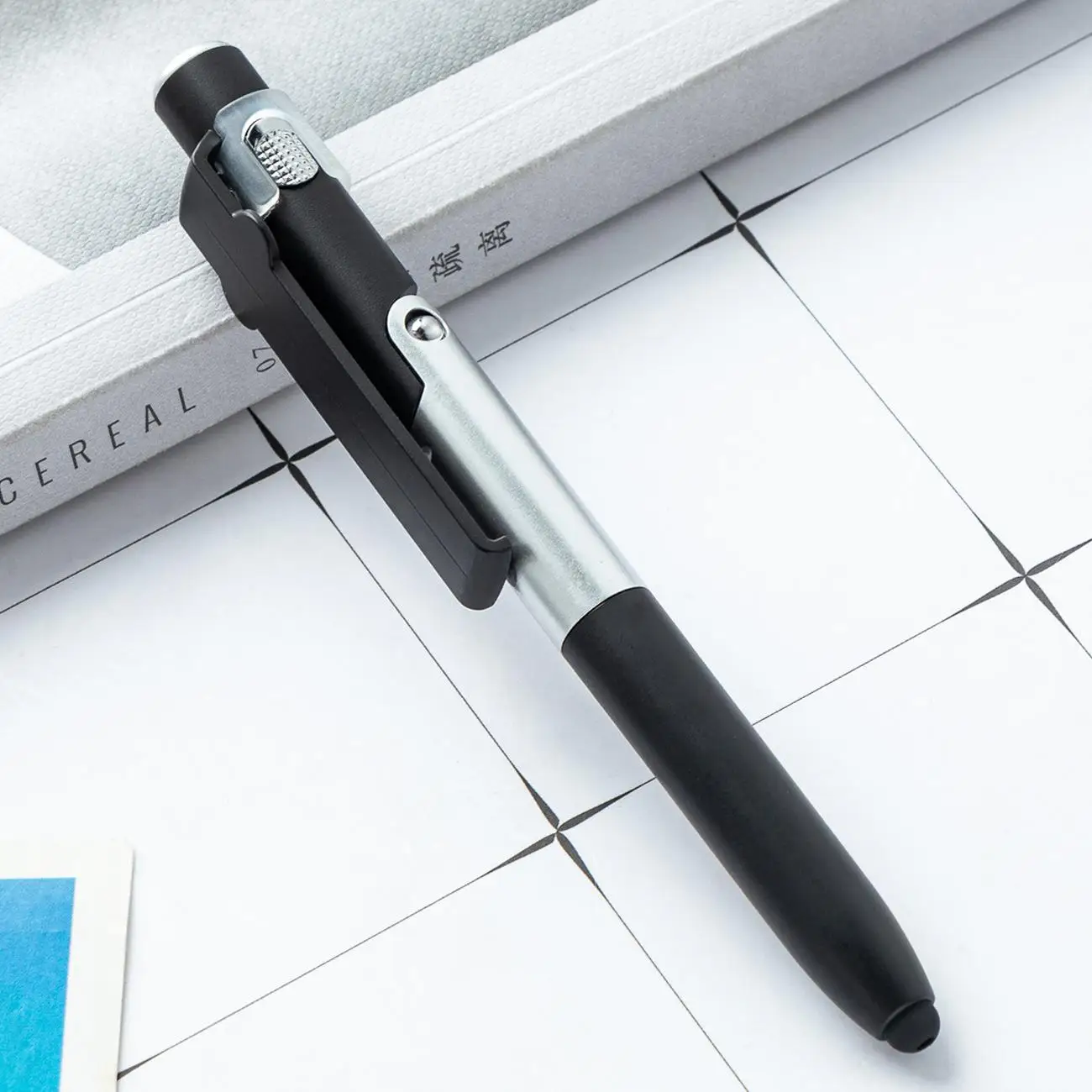 

FUCHU многофункциональная ручка 4 в 1 пластиковая