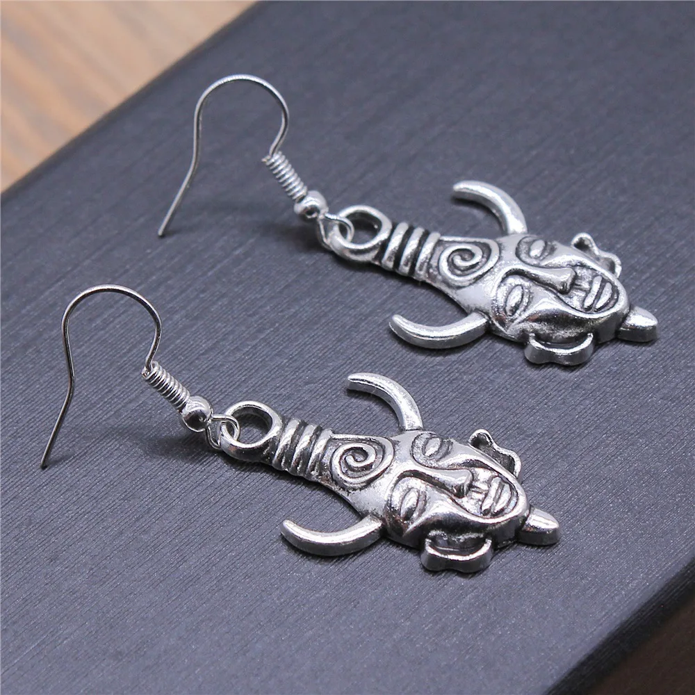 Серьги-подвески серебряного цвета в античном стиле