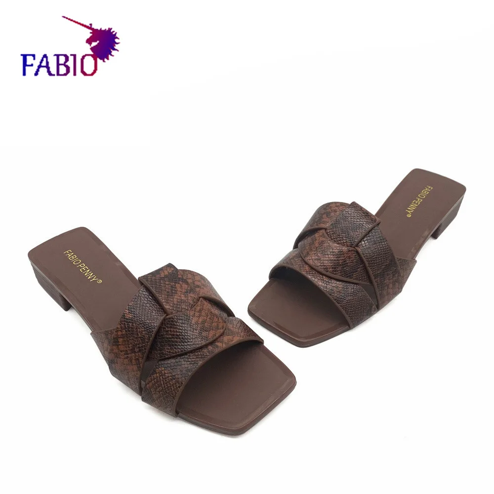 Летние тапочки с мягкой поверхностью на низком каблуке женские для ужина узором