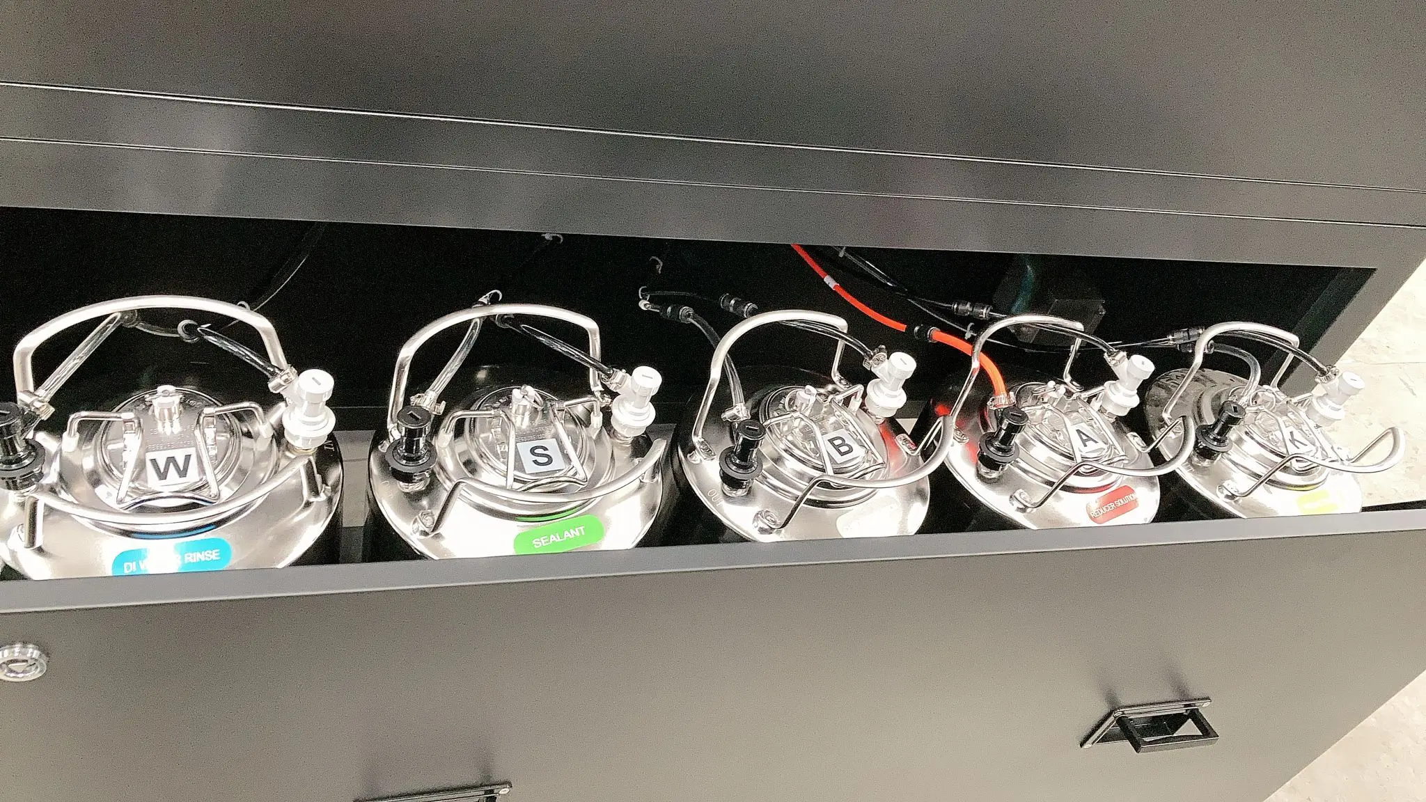 Новая стандартная хромированная пластиковая машина