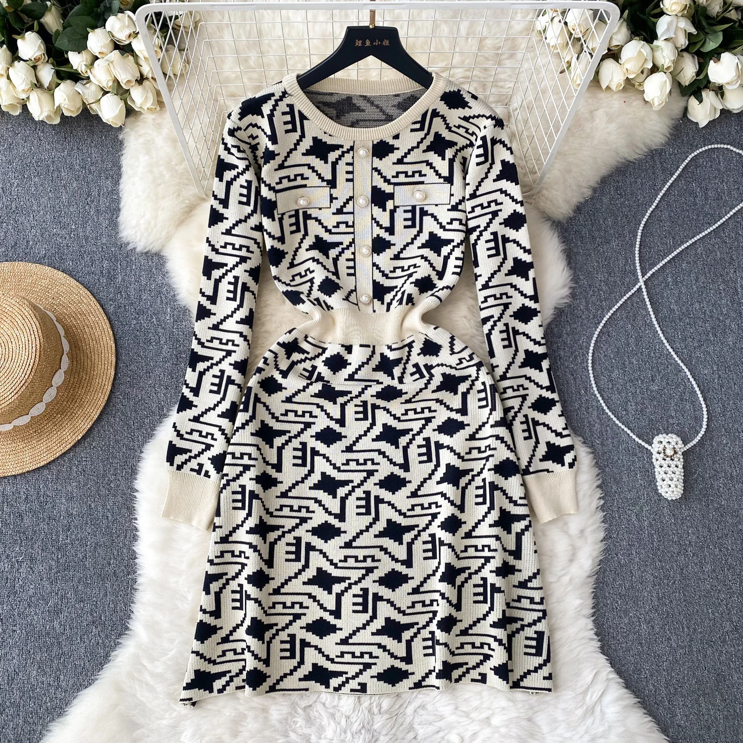 

Женское жаккардовое трикотажное платье-свитер с длинным рукавом и круглым вырезом