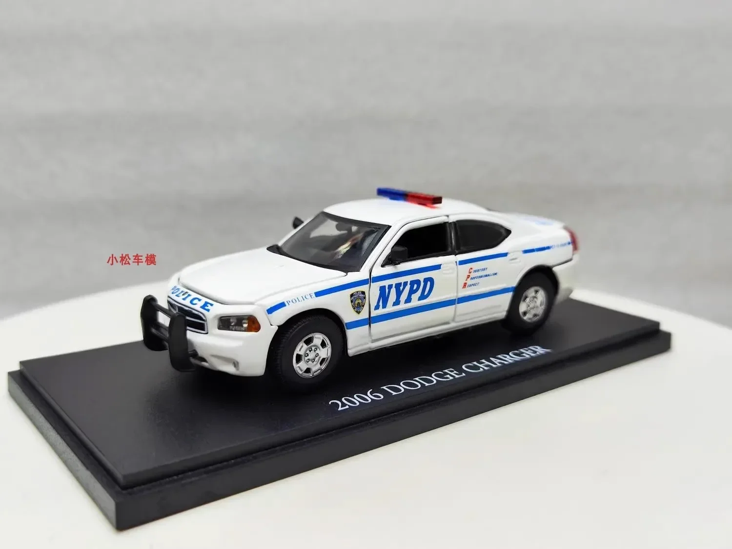 1:43 2006 Dodge Charger NYPD литая под давлением модель автомобиля из металлического сплава