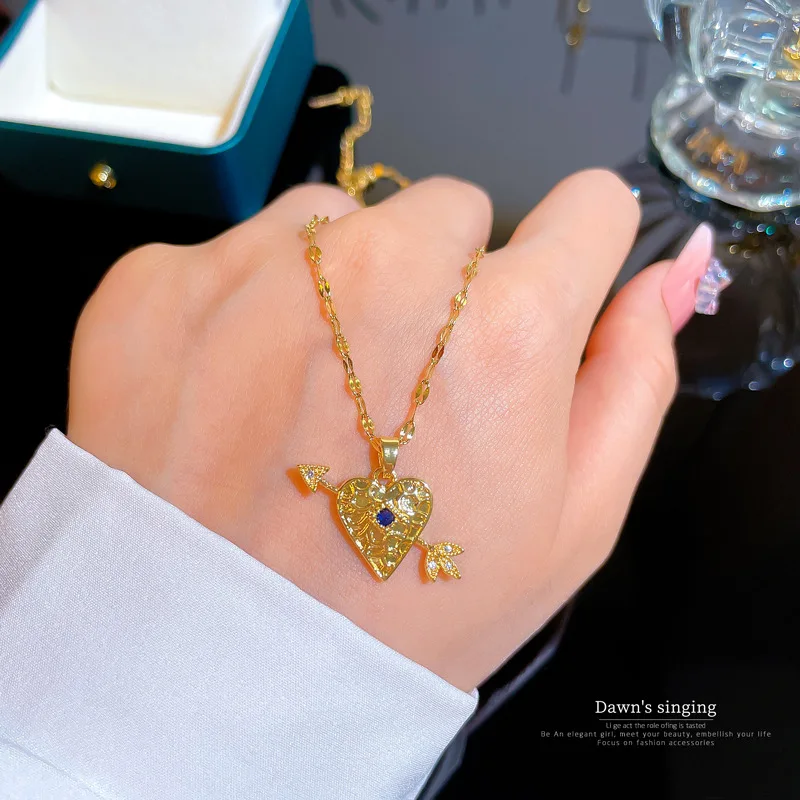 

[Titanium Steel] Light Luxury Full Diamond Micro-inlaid Zircon Character Arrow Heart Necklace Copper Plated Gold Pendant