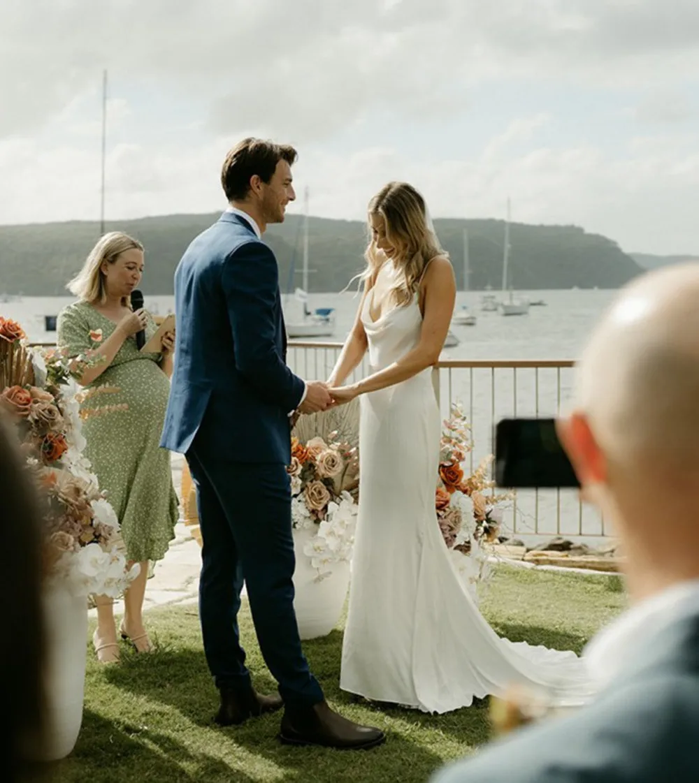 Рисунок 4 - Женское платье с открытой спиной