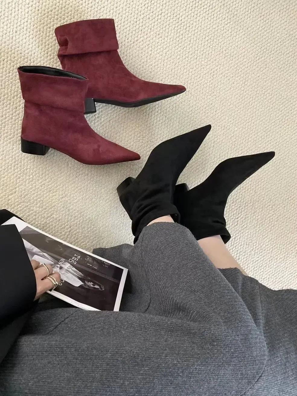 Женские ботильоны из флока с острым носком короткие ботинки на плоской подошве и