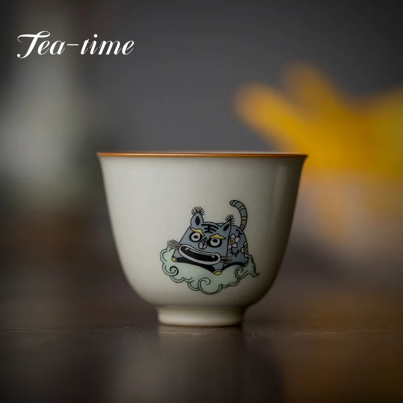

2pc/lot Creative Zodiac Tiger Ceramic Tea Cup Handmade Honey Glaze Trumpet Cup Drink Master Cup Household Kung Fu Tea Supplies