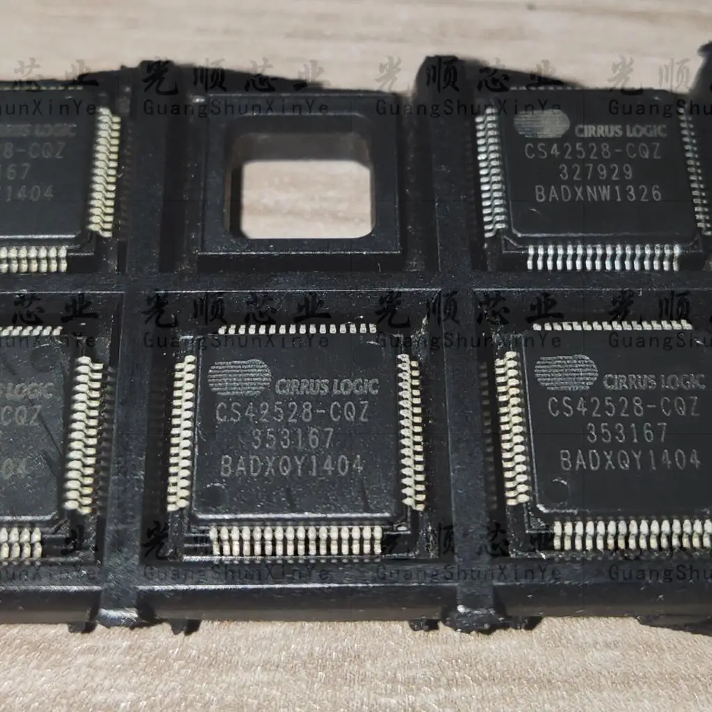 Фонарь CS42528 LQFP64 |