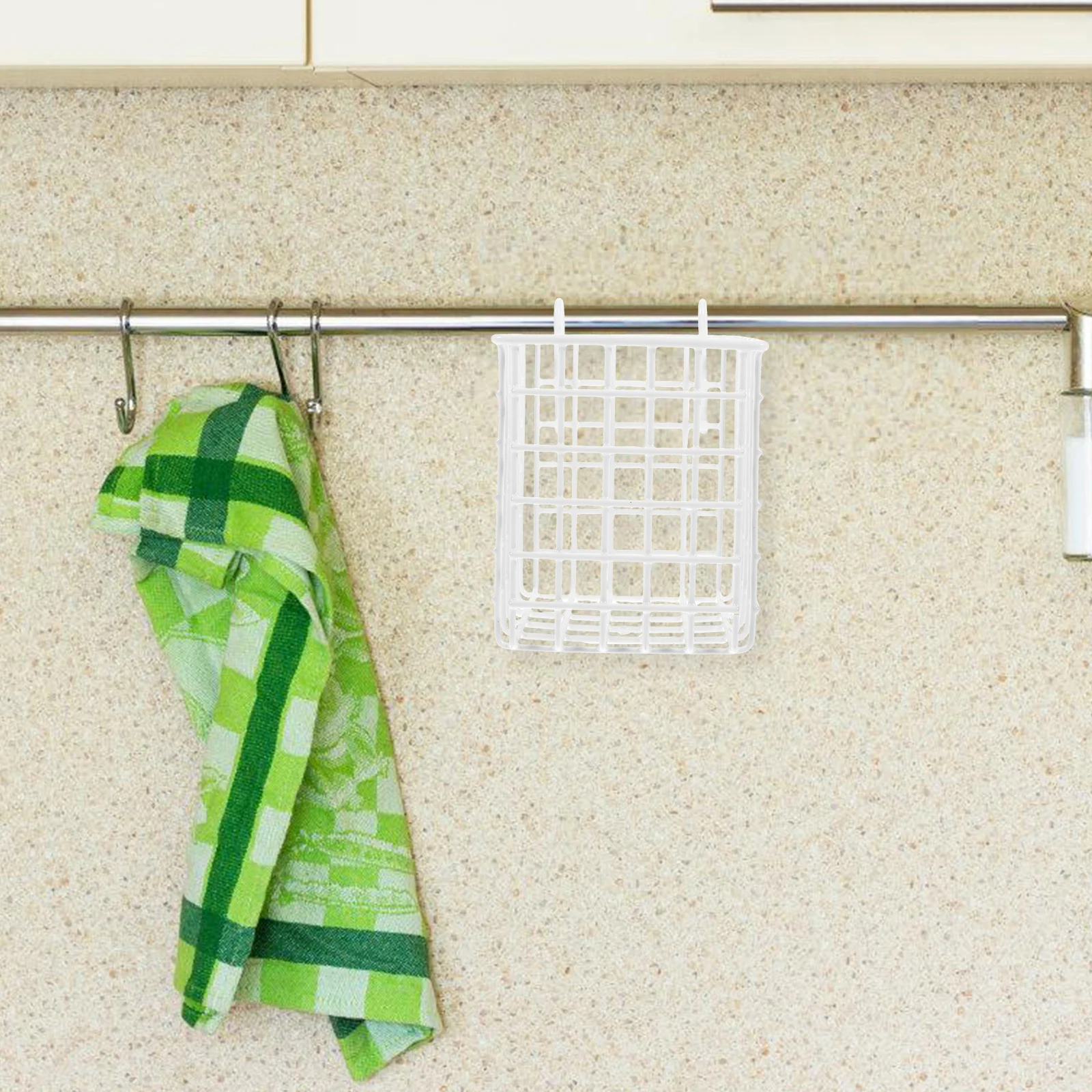 Корзина из железной сетки над шкафом маленький органайзер под раковиной дверной