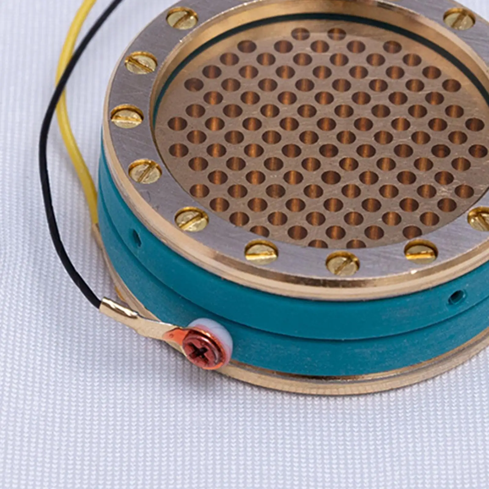 Капсула конденсаторного микрофона с большой диафрагмой для тяжелых условиях