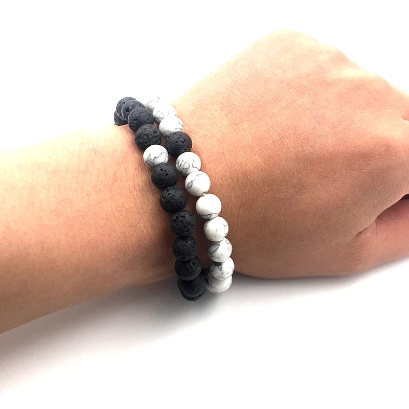 Фото Браслеты с белыми камнями Howlite и вулканическими искусственными камнями для женщин и мужчин, подарок C006, 2 шт./компл. 8 мм №3