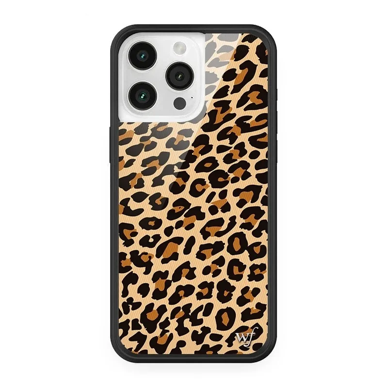 Фото Чехол для телефона с металлическим логотипом Wildflower 3D WF для iPhone 16, 15, 14, 13, 12, Pro Max Plus 16 pro, чехол для губ Wildflower Leopard Spirit Goddess №4
