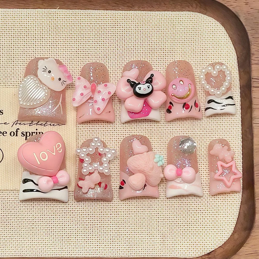 Очаровательный розовый дизайн ногтей с очаровательным дизайном Hello Kitty и милым