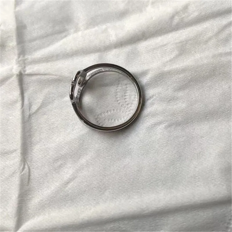 

European and American New Fashion Bear Hollow Rings Light Luxury Beautiful Woman Ring Stainless Steel Jewelry