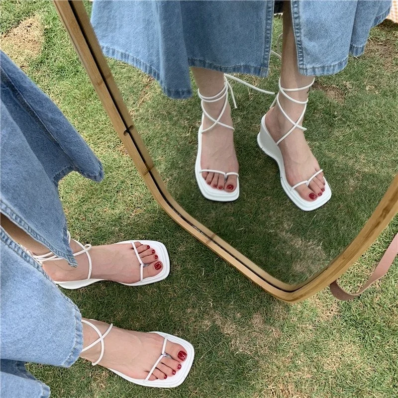 

2021Newest Brand Designer Summer Square Toe Lace Up Flat Sandals Comfort Rome Style Black White Leather Socofy Woman Shoe Casual
