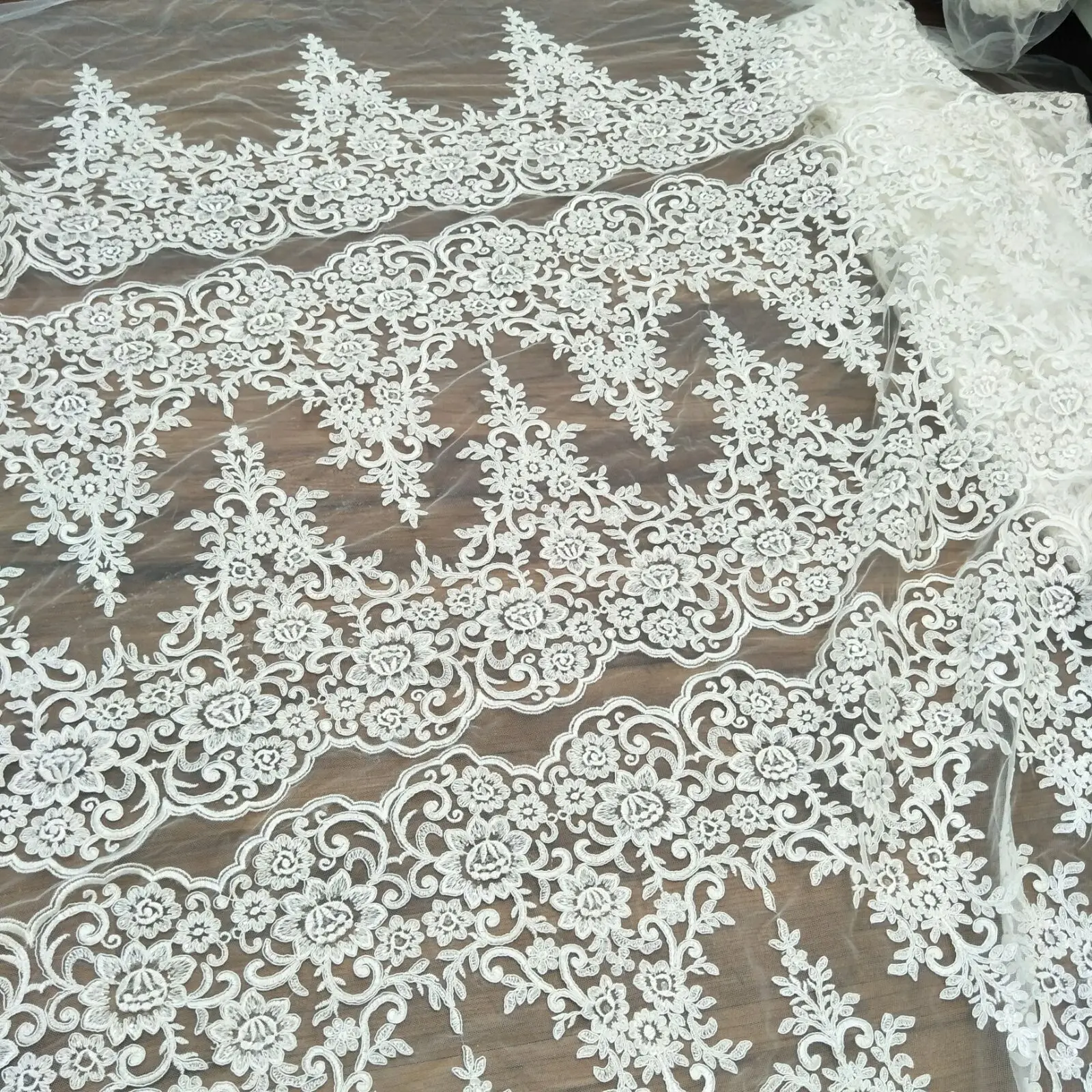 Кружево стрейч коиссан парижская зелень. Ширина кружева. Кружева ширина 14 см. Ширина кружева. Кружева ширина 14 см.