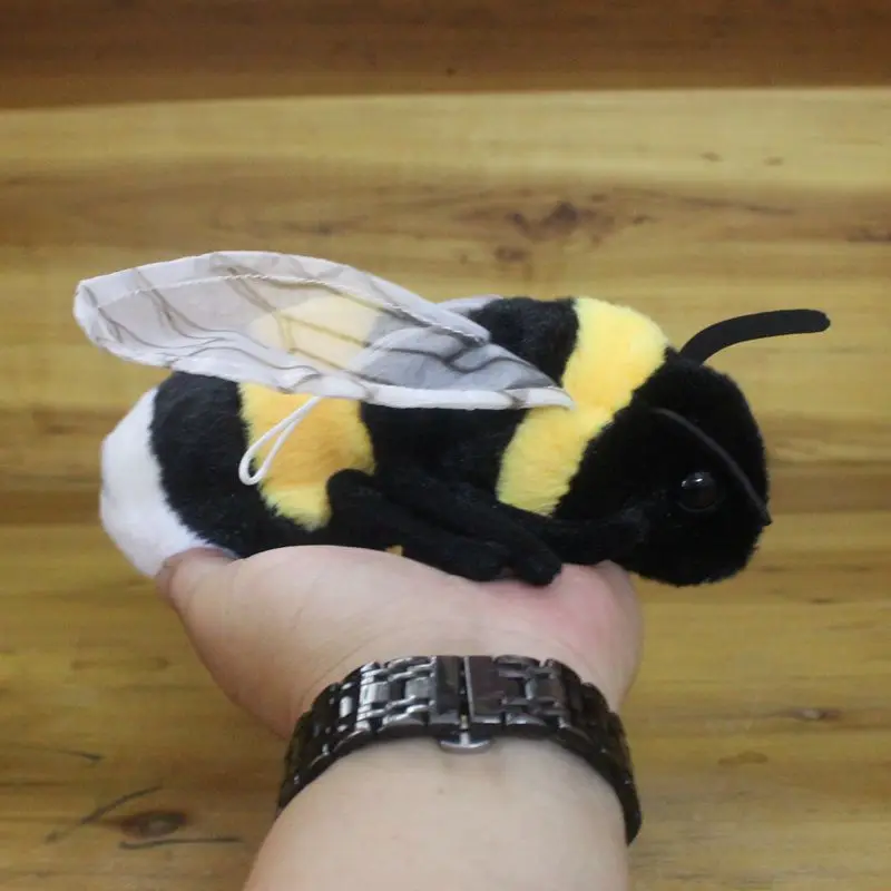 Игрушка плюшевая в виде насекомого искусственная пчела маленький Горох Шмель