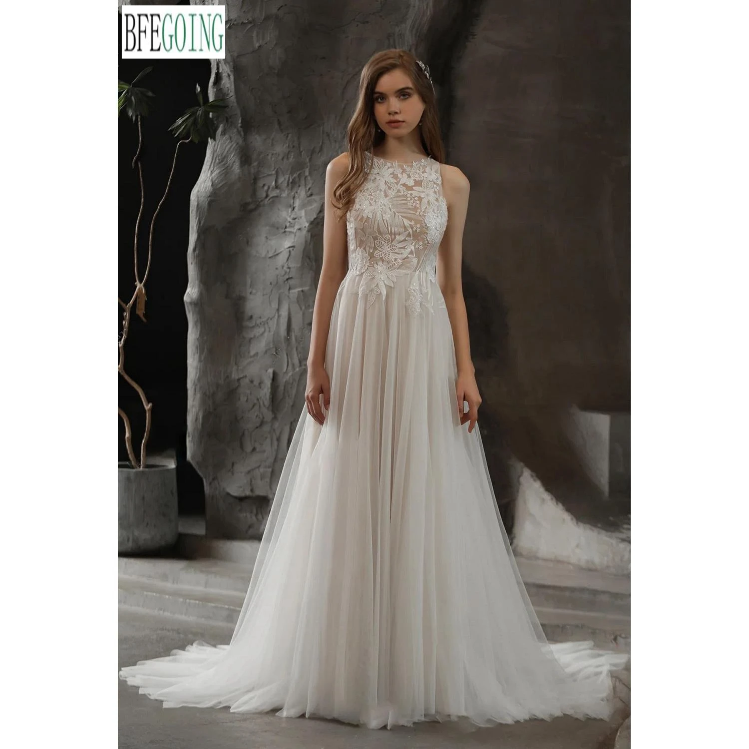 

A-Line Wedding Dresses Chapel Train Custom Made Floor-Length Appliques Sleeveless Bridal Gowns Layered Skirt
