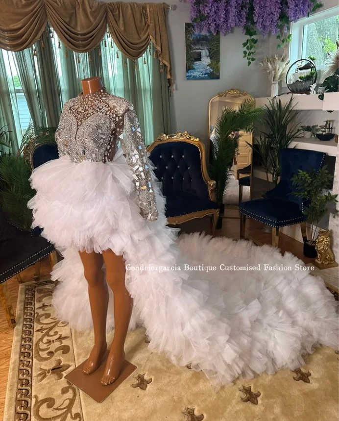 Роскошное белое короткое платье для выпускного вечера с ослепительным диамантом