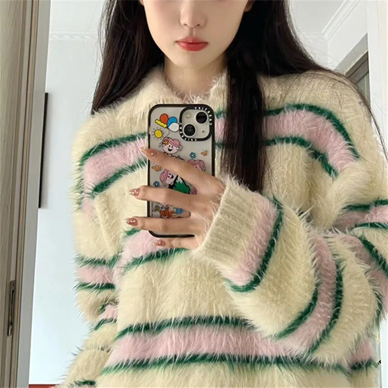 Женский свитер с воротником-поло