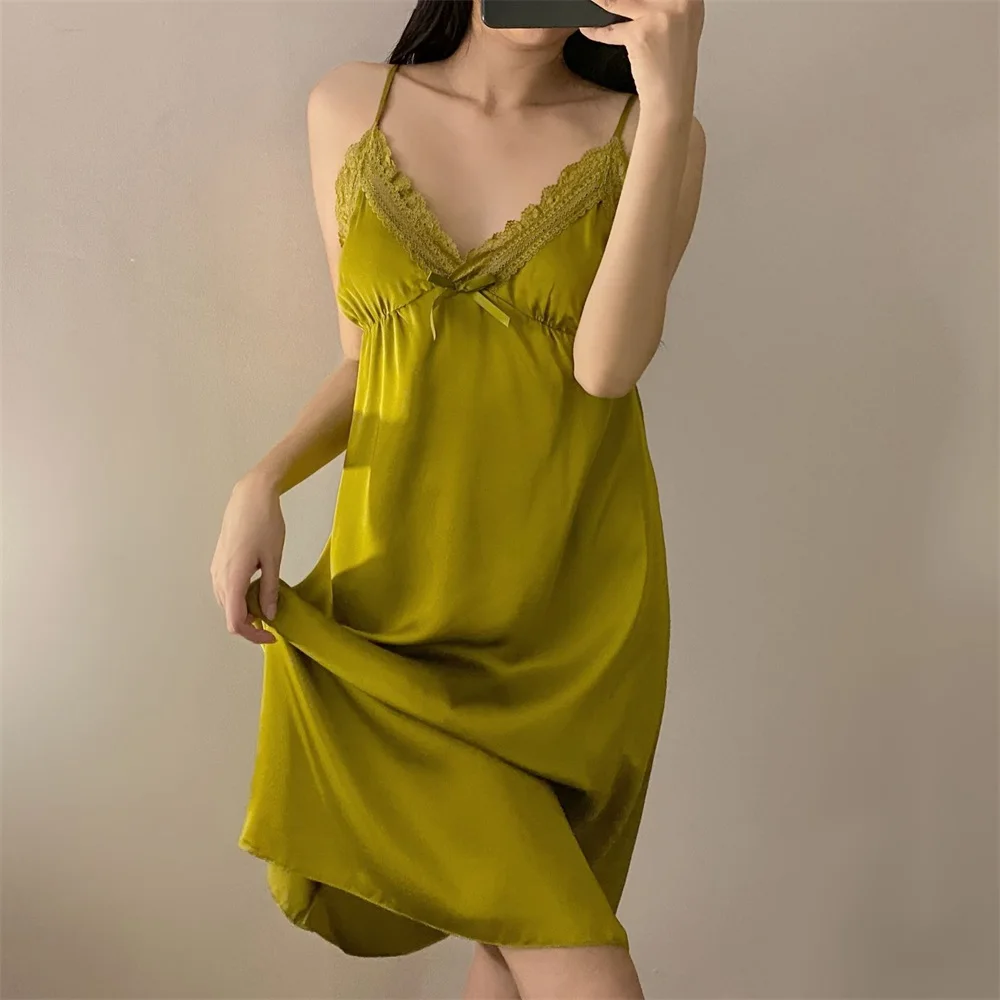 

Женская летняя кружевная атласная пижама с открытой спиной и V-образным вырезом