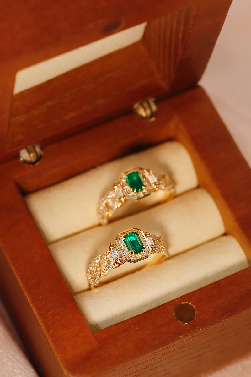 Рисунок 3 - Женское кольцо из желтого золота с изумрудом