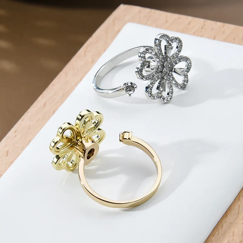 

2022 Hollow -encrusted Rotating Four-leaf Clover Ring Fashion Adjustable Design Men and Women with The Same Accessories