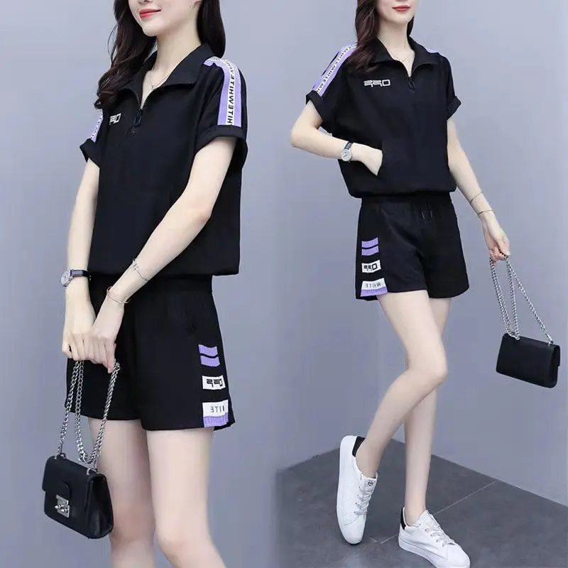 Футболка с коротким рукавом и шорты широкими штанинами свободного покроя