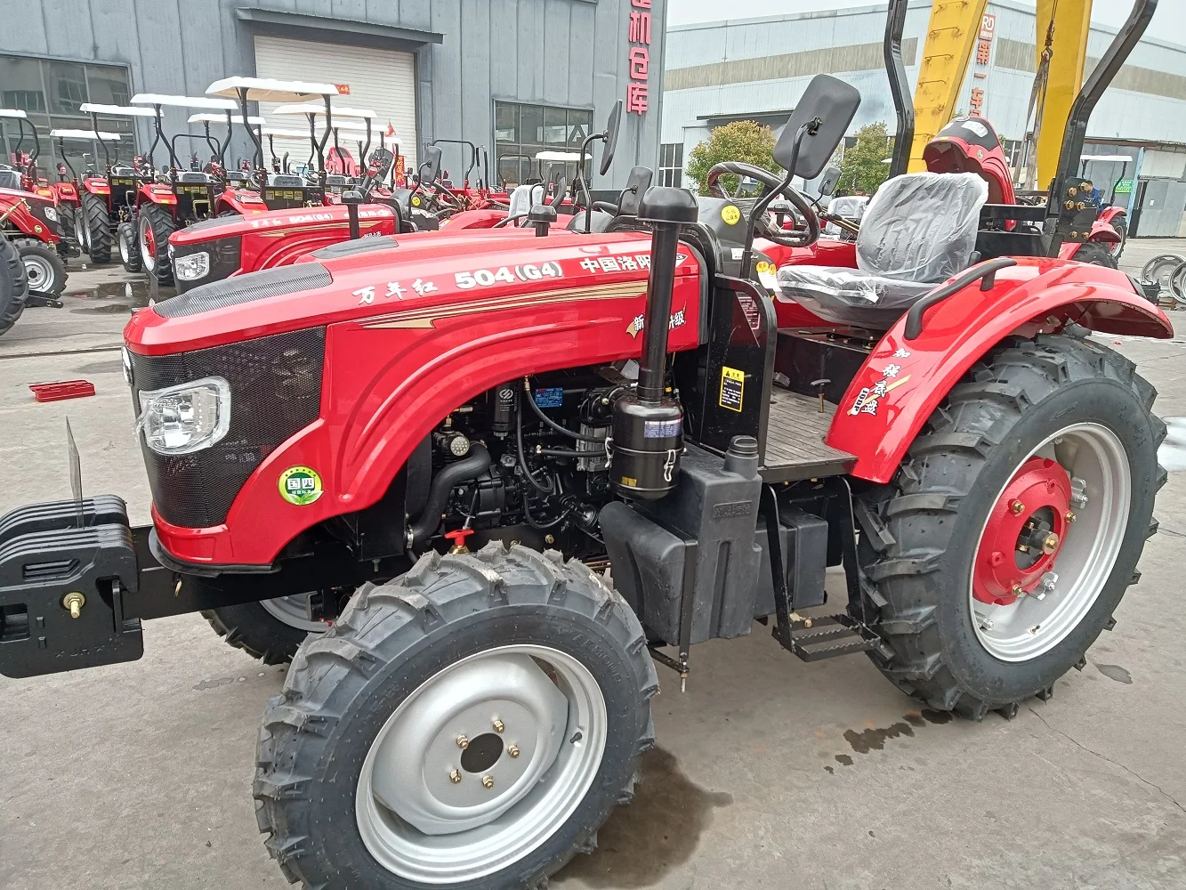 Фото Садовый трактор мощностью 70 л.с. 4WD — конструкция узкого тела, не повреждает фруктовые деревья №4