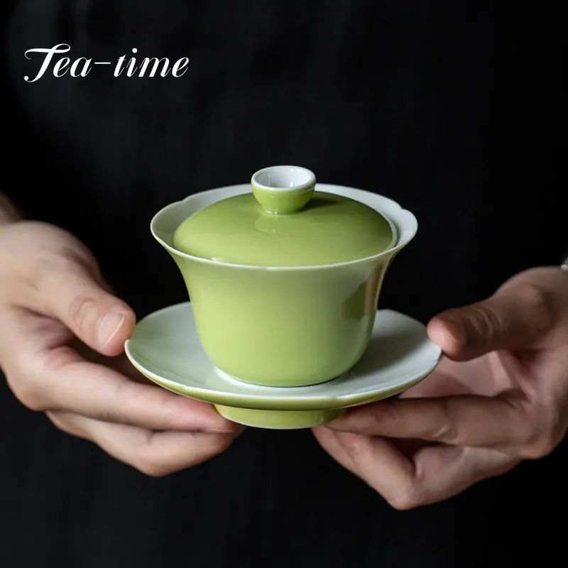 

130ml Creative Flower Mouth Porcelain Hand Grab Bowl Apple Green Galze Ceramic Cover Bowl Portable Tea Maker Kung Fu Teaset Gift