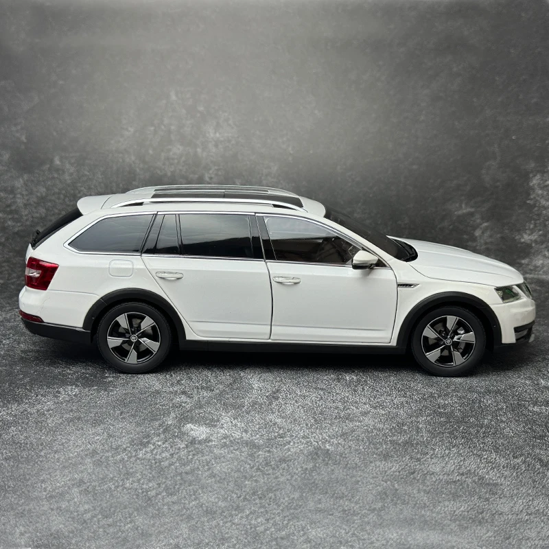 Оригинальная фабрика 1:18 Skoda Octavia wagon SKODA OCTAVIA модель автомобиля из сплава