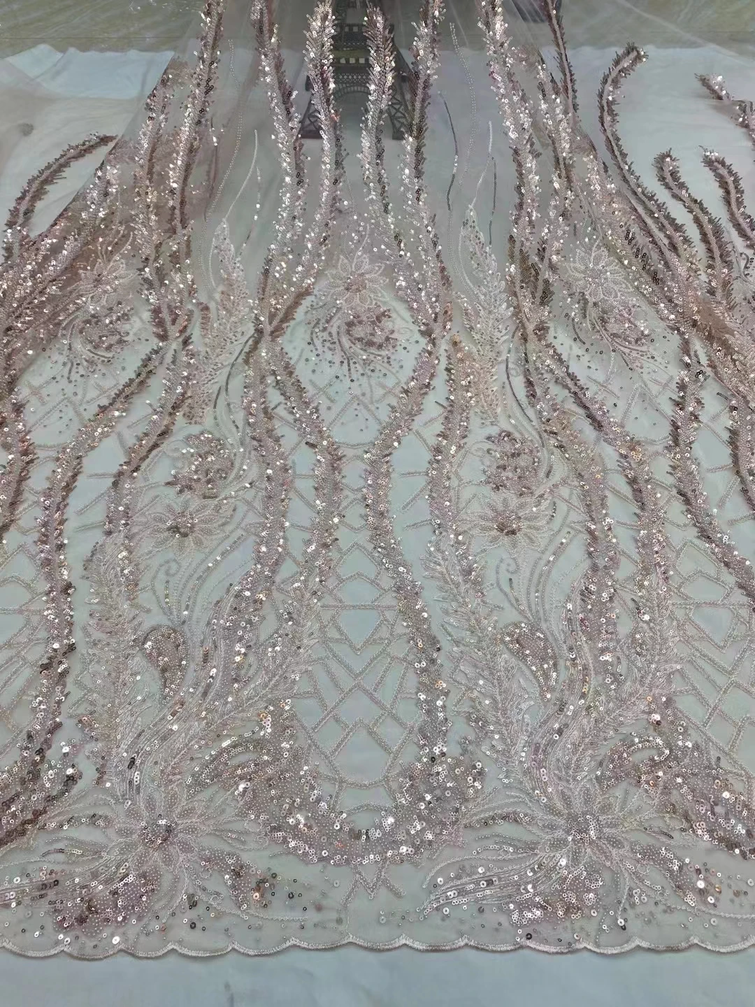 Новый товар Сетчатое платье-Ципао из ткани с большими цветами и блестками