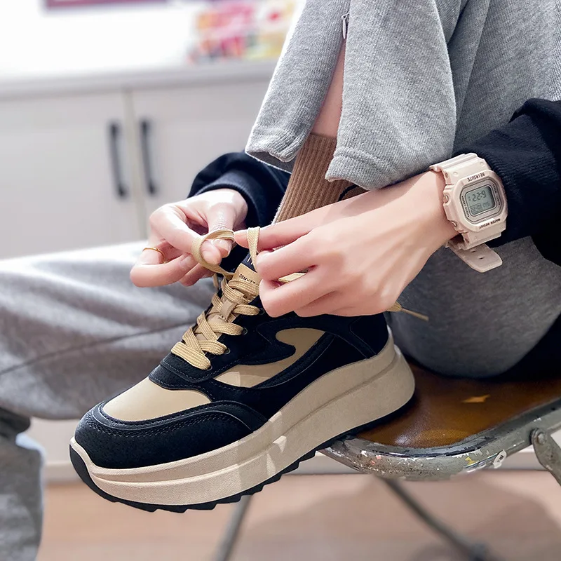 

Женские кроссовки на танкетке 4 см, кожаные дышащие сетчатые кроссовки на платформе, весна-осень 2022