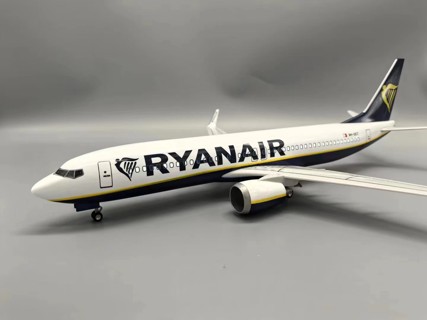Масштаб 47 см 737 Модель самолета Ryanair b737 Модель самолета Комплект модели самолета со светодиодной подсветкой Материал из искусственной смолы с высокой имитацией (art.: 3920ce0aaa124) - 3920ce0aaa124