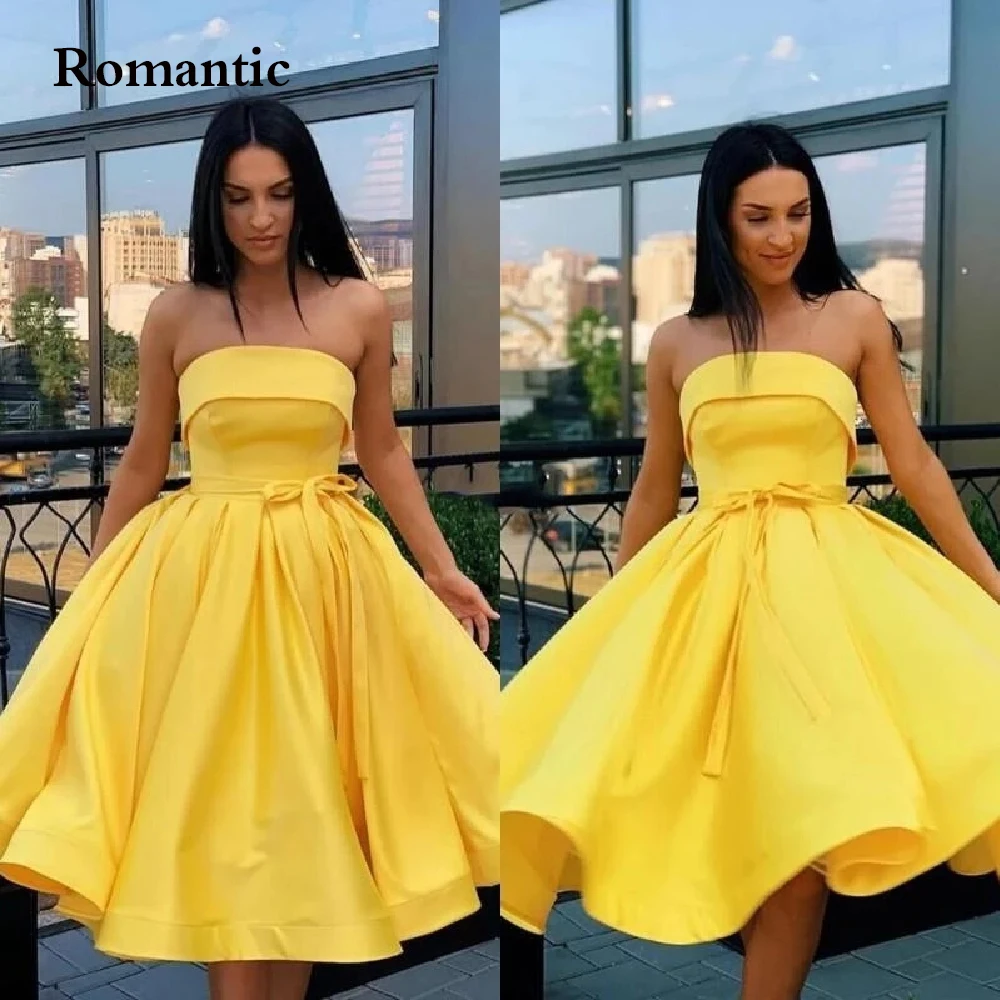 Romantic Yellow Satin Silk Short Homecoming Cocktail Dresses A Line Sleeveless Strapless Evening Gowns Knee Length For Women