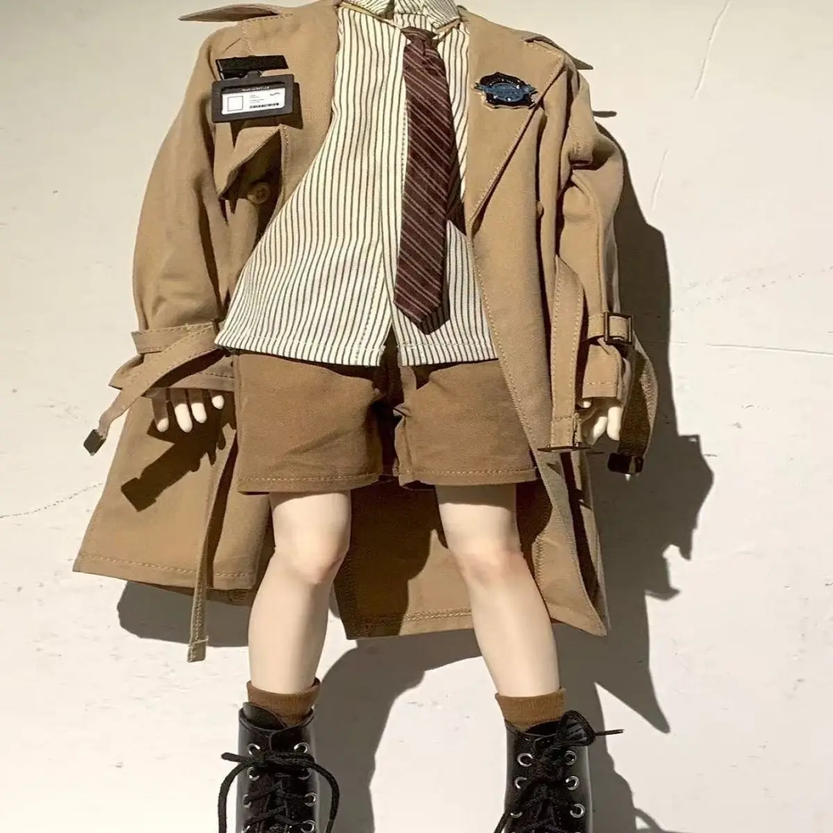 Фото Винтажный детективный костюм-ветровка для мужской BJD-куклы 1/4 (45 см), полосатая рубашка, галстук, шорты цвета хаки, комплект одежды для куклы, кукла не входит в комплект. №5