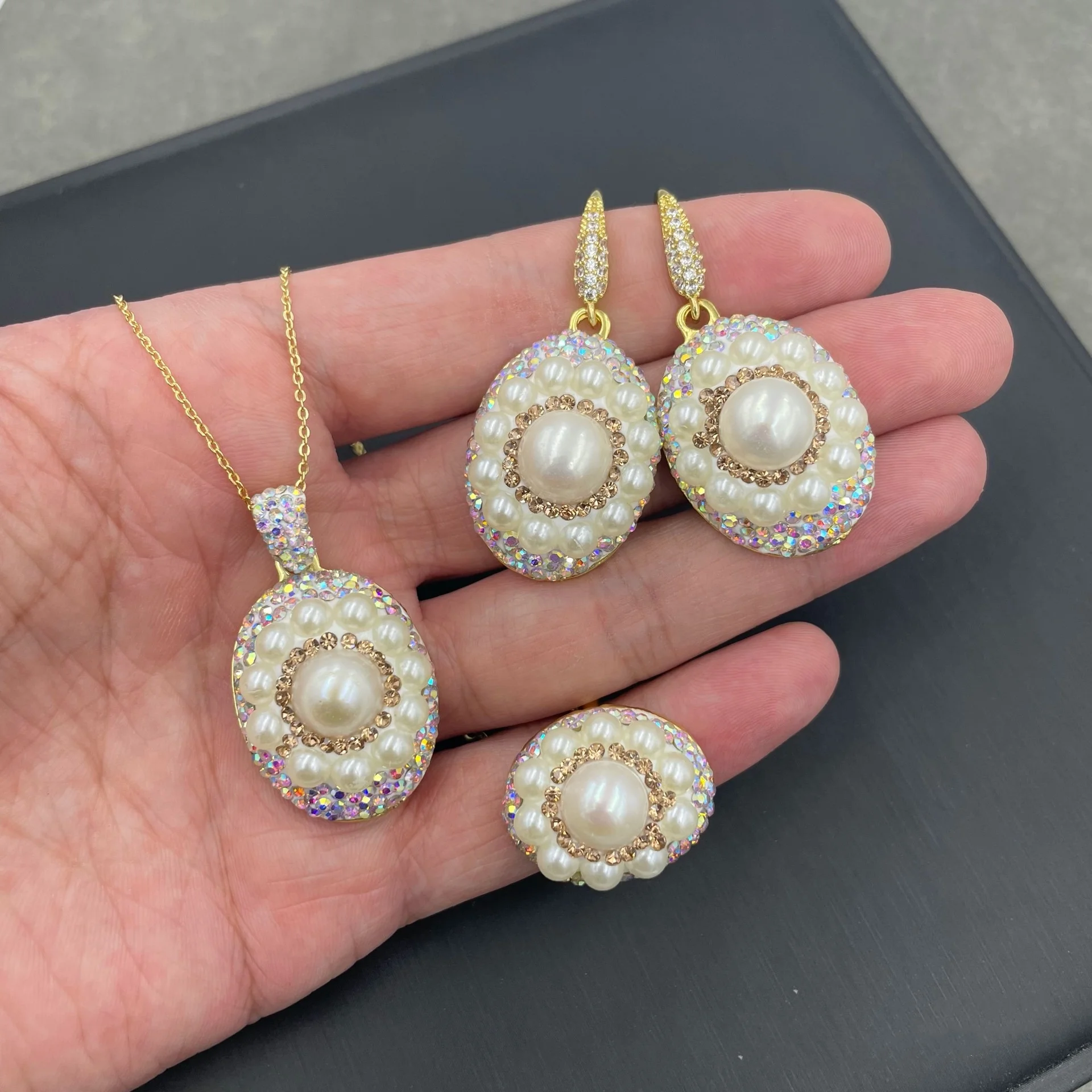 Ювелирный Комплект из натурального пресноводного жемчуга ST045