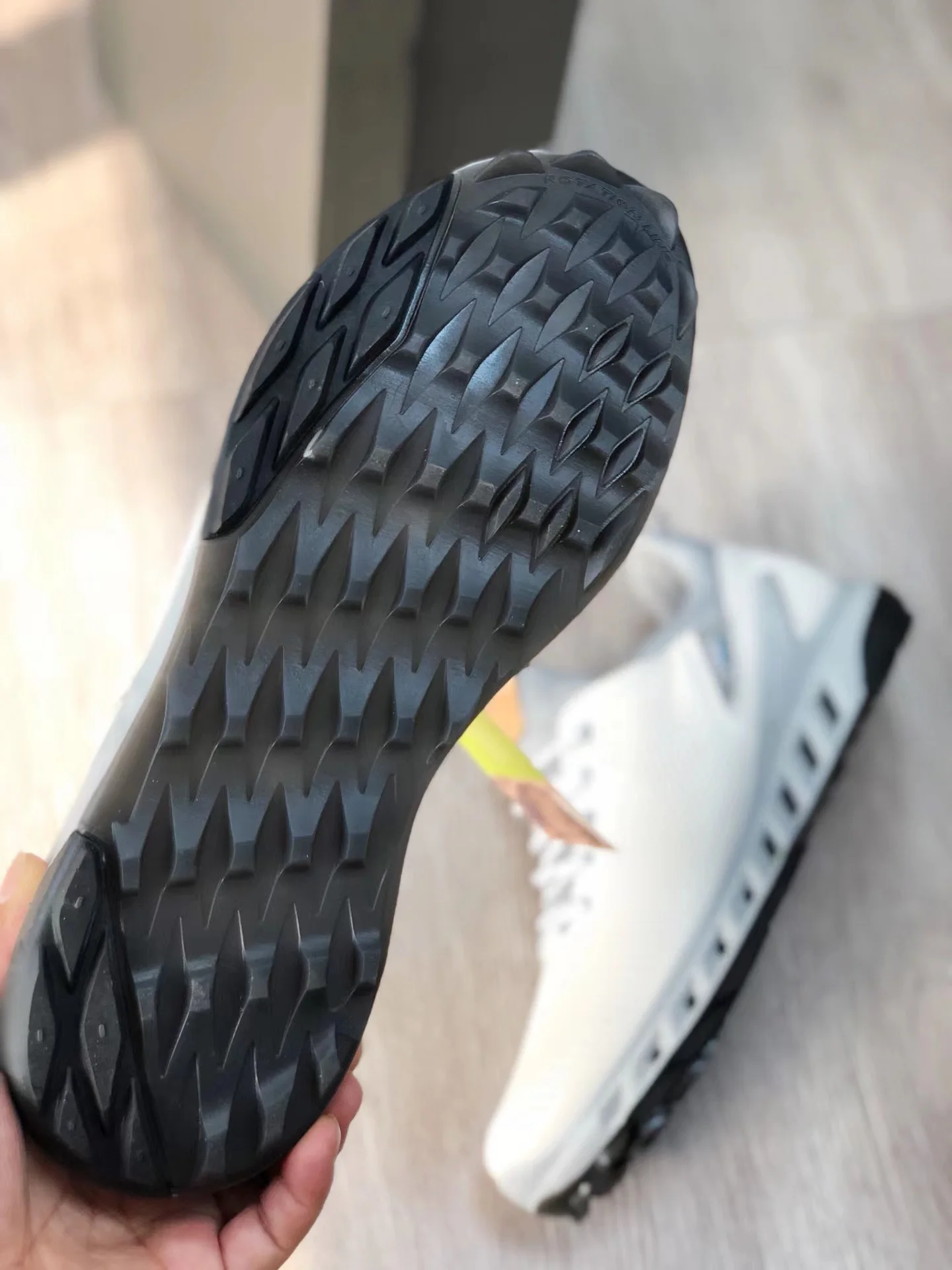 Men's Sports Shoes Brand Sneakers Leather Material Breathable Comfortable Non-Slip Increase Outdoor Sports Travel Walking Shoes