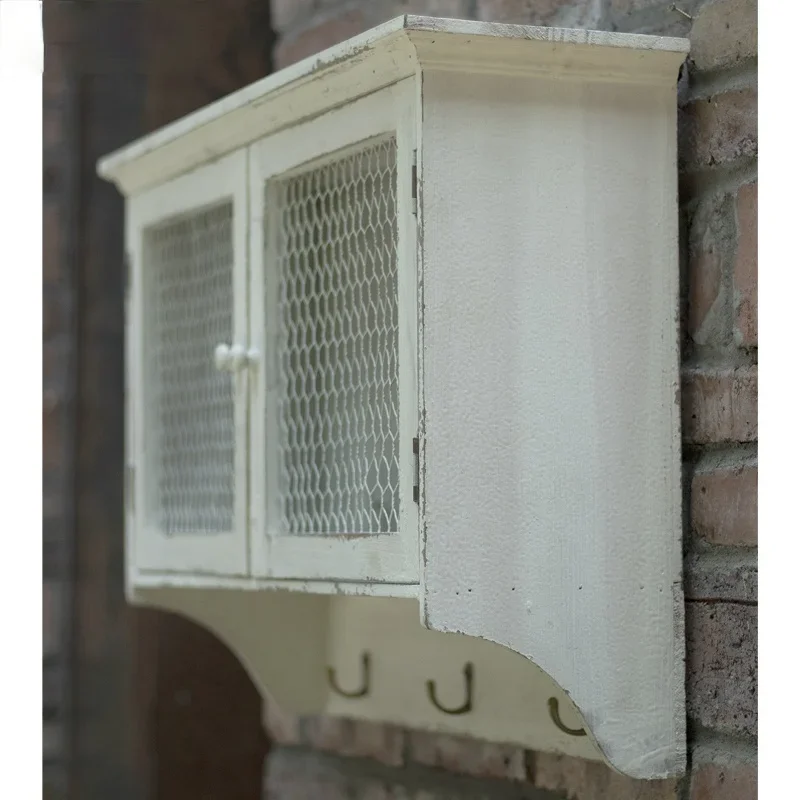 Деревянный настенный шкаф