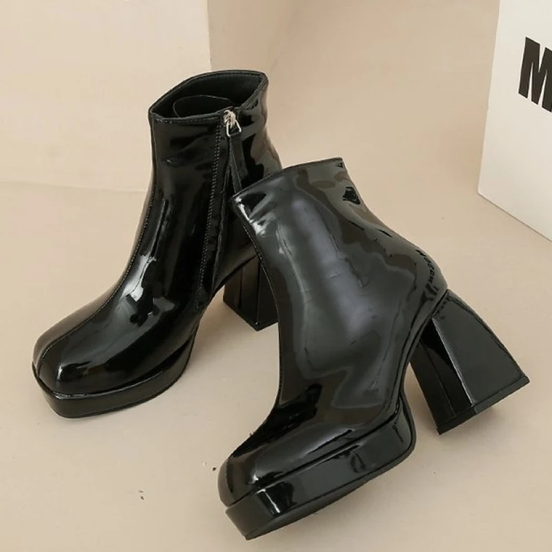 Женские модные ботинки на толстом каблуке зимние платформе простые и элегантные