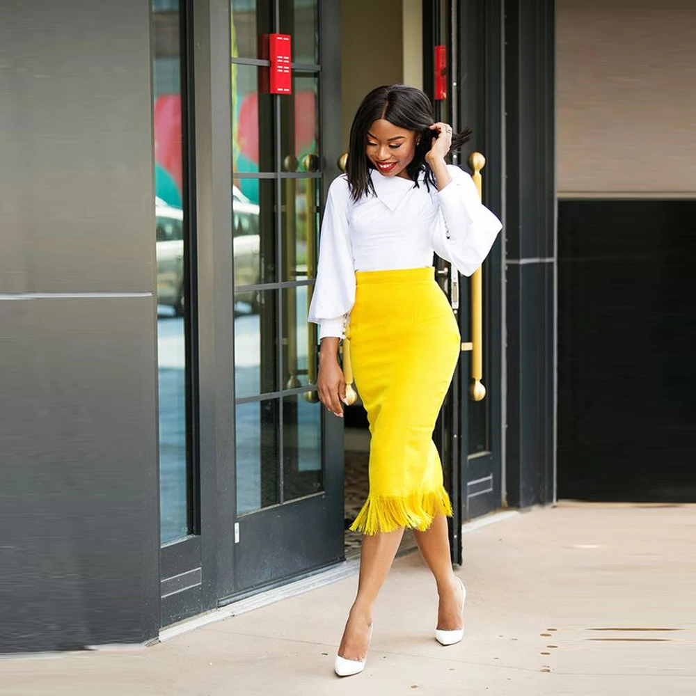 Корейлік әйел жұмыс орнында жаттықтырды.