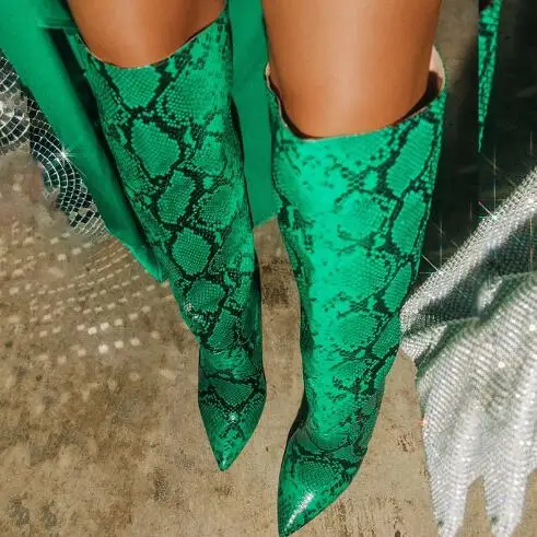 Женские осенние сапоги из змеиной кожи питона с острым носком