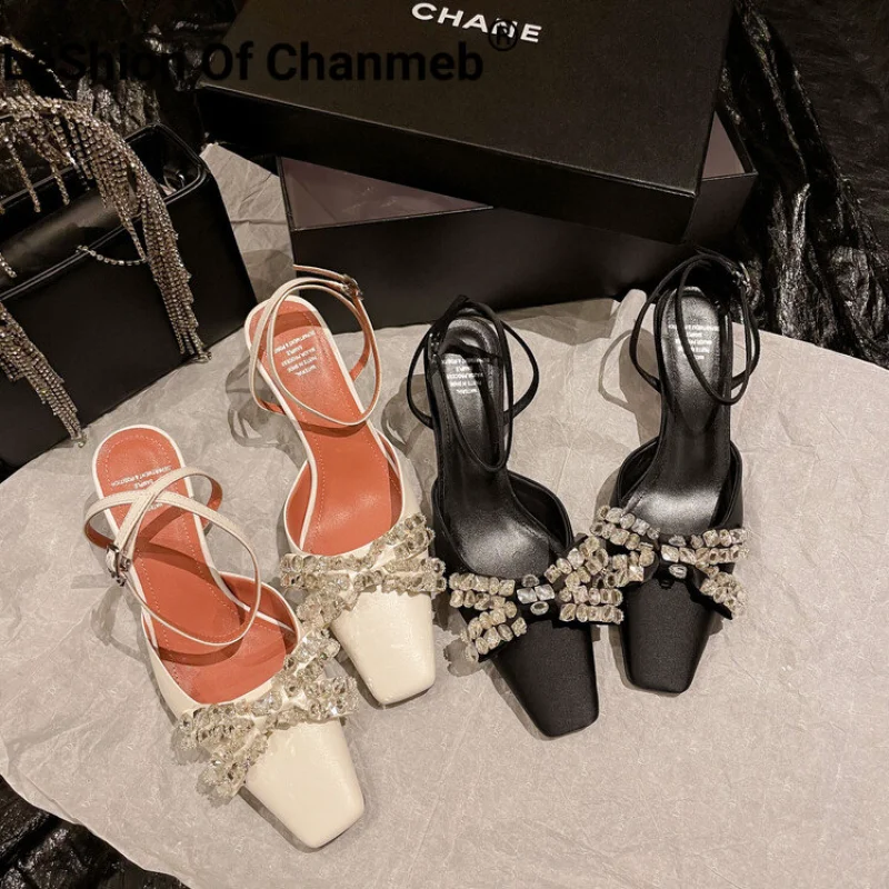 

Женские туфли-лодочки с ремешком на щиколотке, со стразами