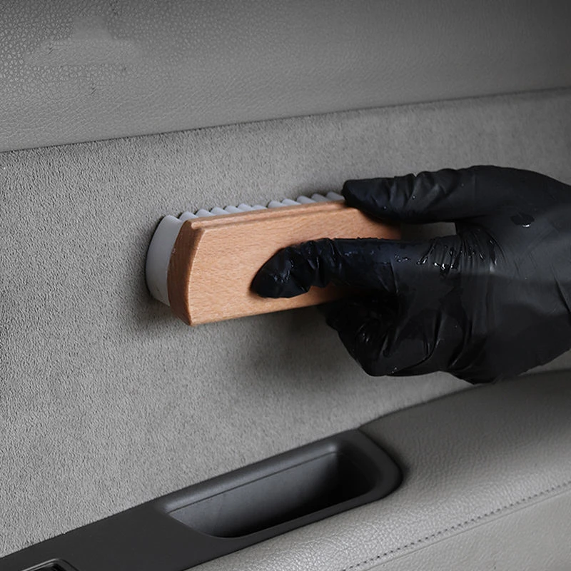 Щетка для чистки деталей интерьера автомобиля алькантара замша оленья кожа