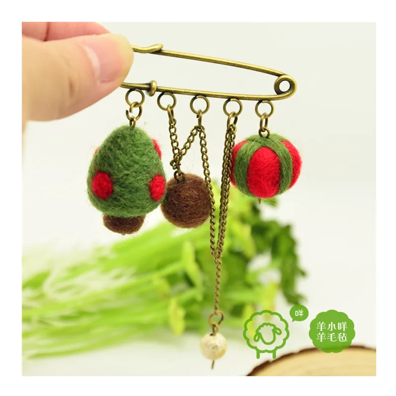 

Christmas Tree Brooch wool needlepoint kit wool felt needle felting pendant craft needlecraft DIY handmade